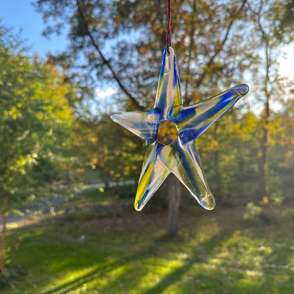 #5105 YELLOW / BLUE / WHITE MULTI COLOR 5 POINT STAR APX. 6 1/2” X 6 1/2” - Picture 9 of 10